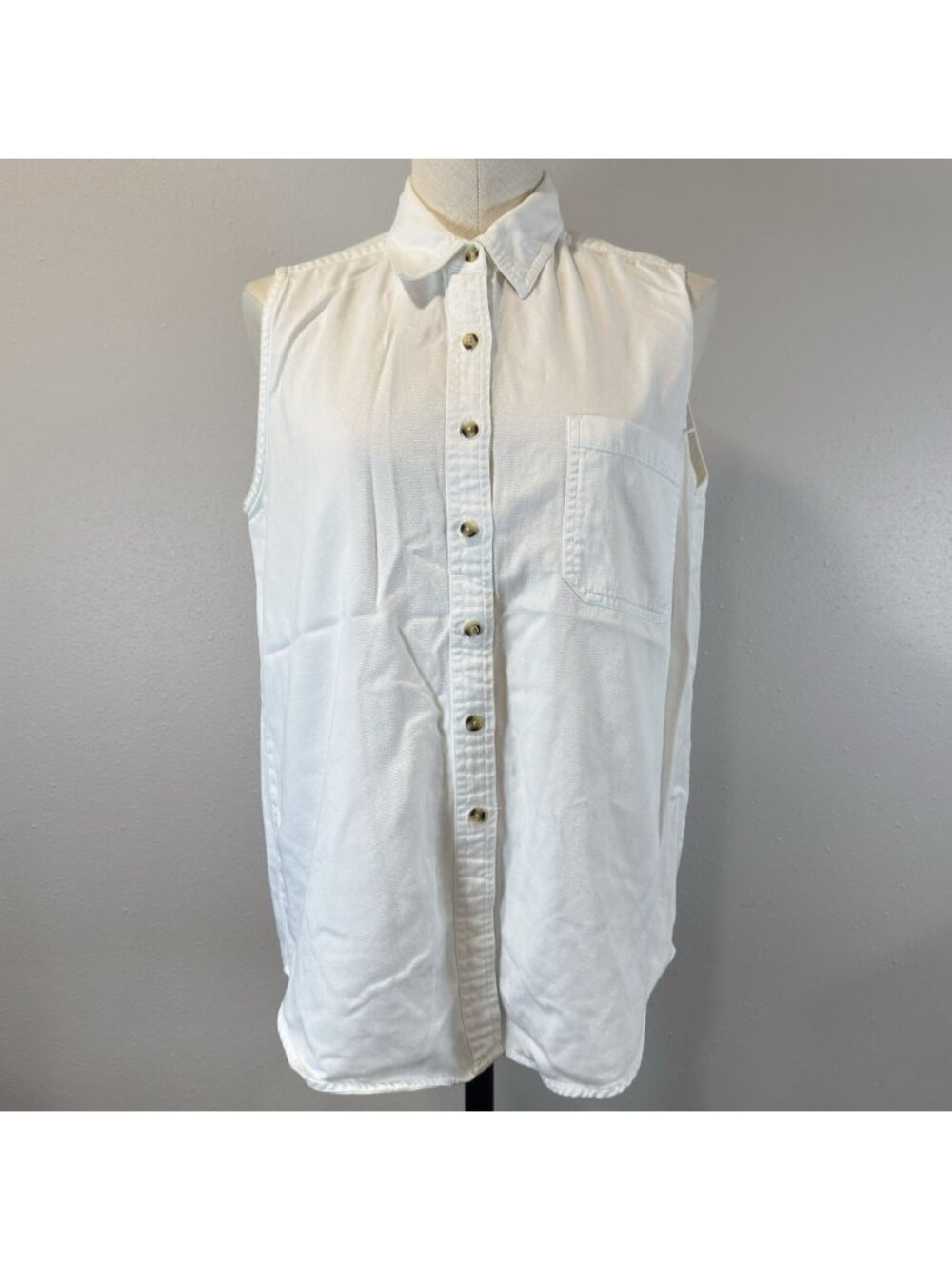 Sleeveless White Button-Up Shirt By North Crest Womens Size Large Cotton Pocket